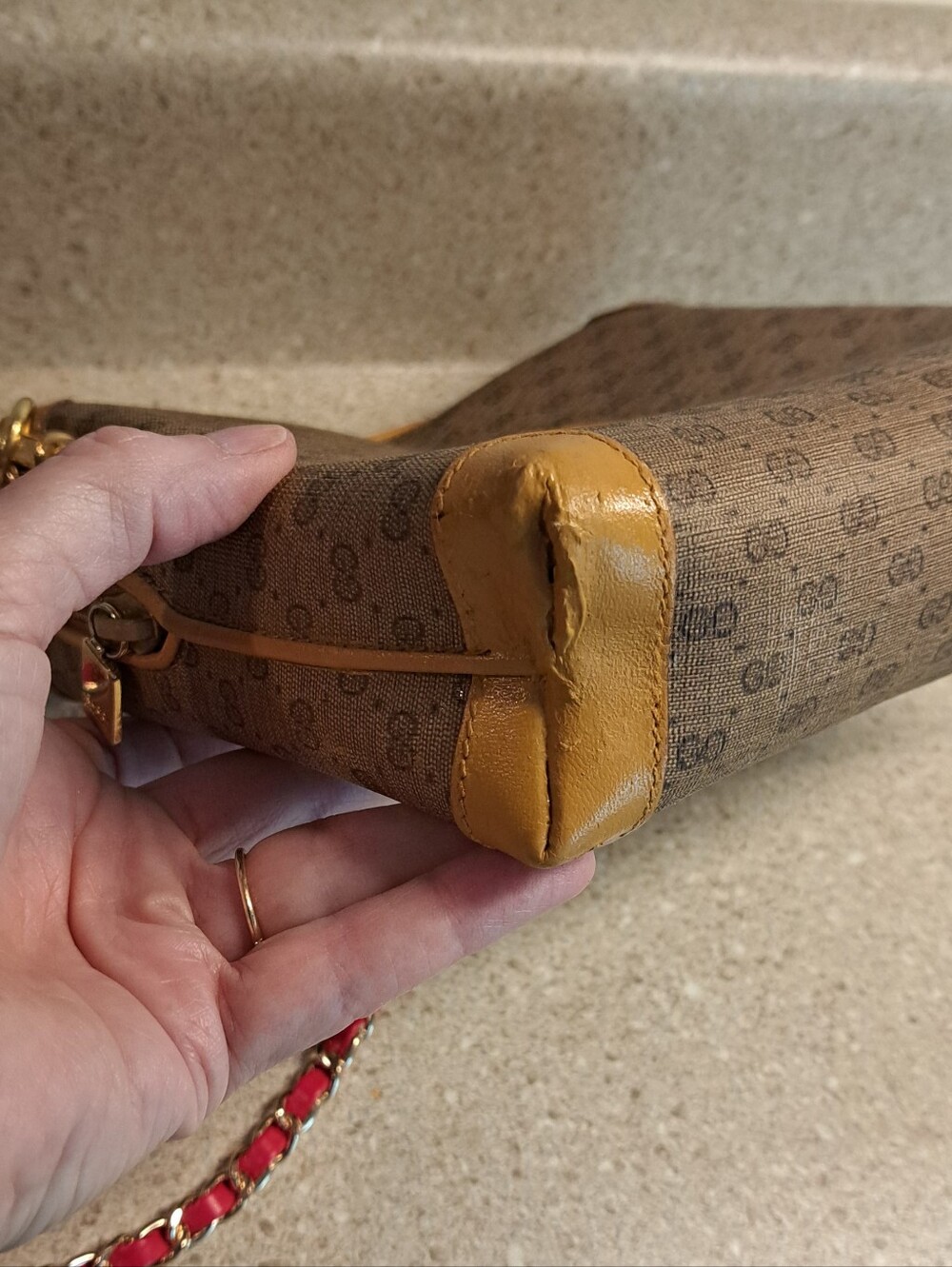 Gucci Shoulder Bag - Picture 7 of 13